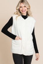 Load image into Gallery viewer, Faux Fur Button Down Vest
