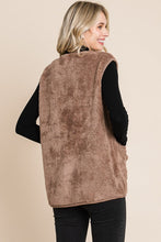 Load image into Gallery viewer, Faux Fur Button Down Vest
