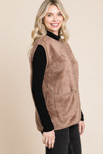 Load image into Gallery viewer, Faux Fur Button Down Vest
